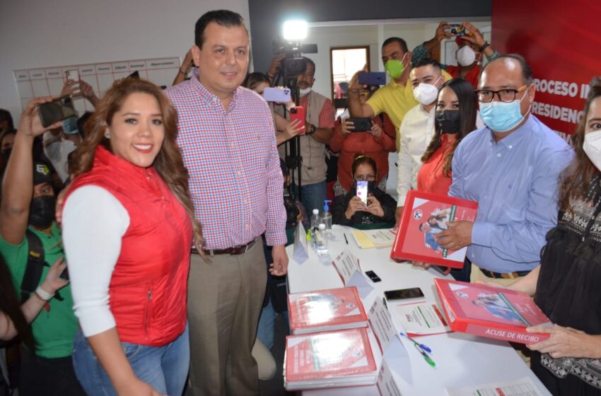 Se registran Memo Valencia y Xóchitl Ruiz para dirigir el PRI Michoacán