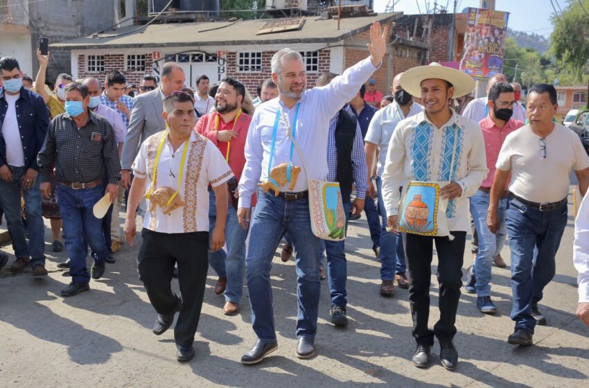  Bedolla pone en operación primer módulo de recaudación en comunidad con autogobierno