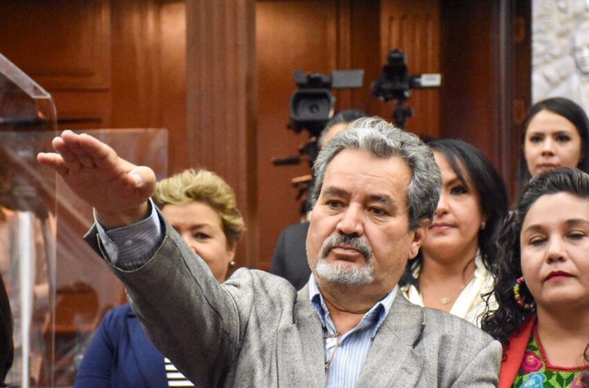  Vicente Estrada Torres, rinde protesta como presidente del COEECO