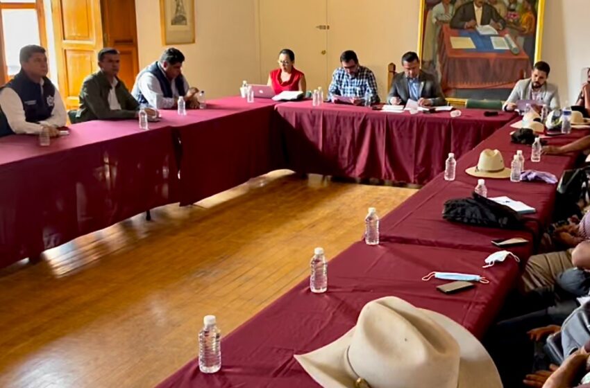  Gobierno de Michoacán escucha demandas de la comunidad indígena de Arantepakua