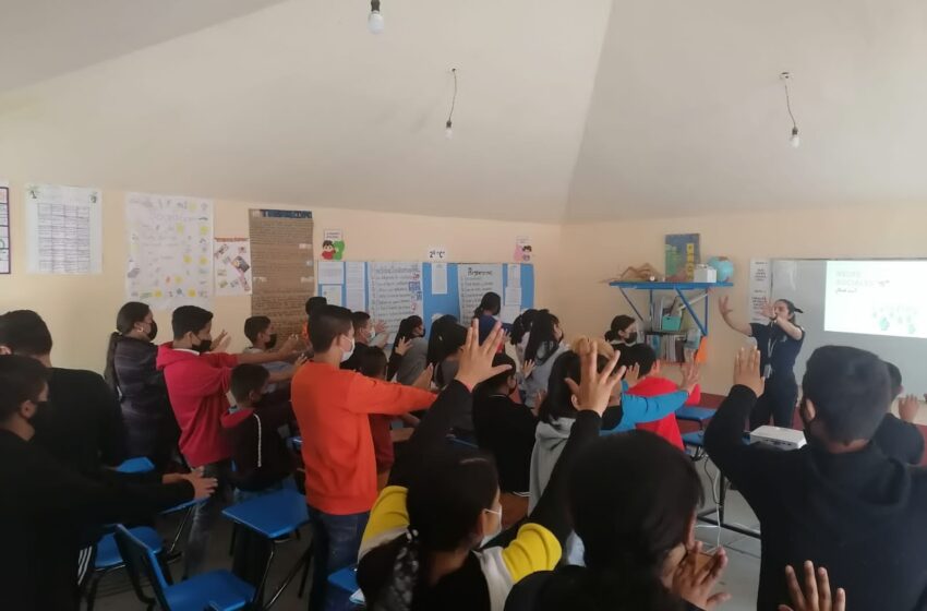 SSP imparte taller sobre el tema de adicciones y riesgos de las redes sociales a estudiantes, en Morelia