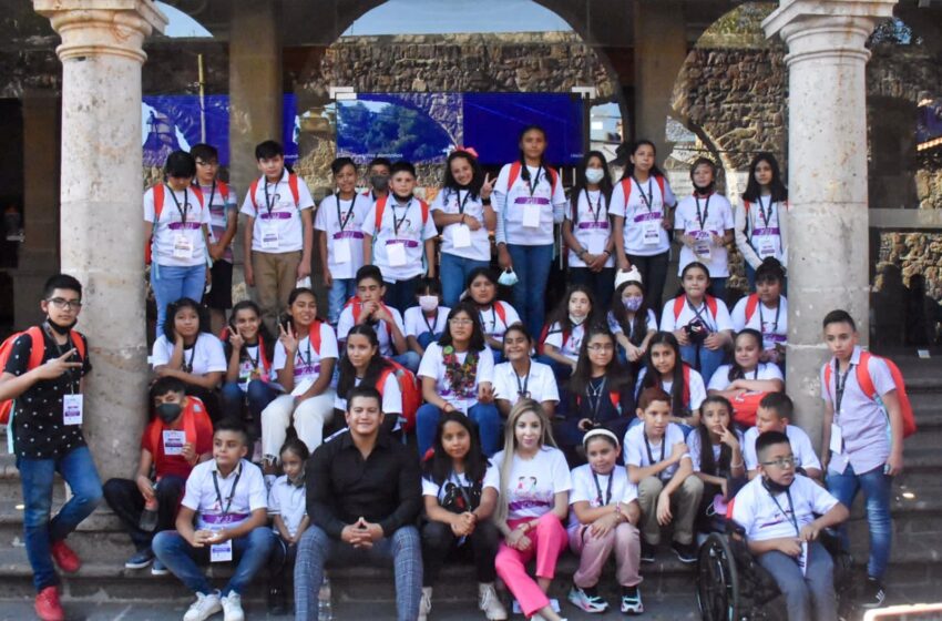  Diputados infantiles conforman comisiones legislativas y realizan recorrido en el centro histórico de Morelia