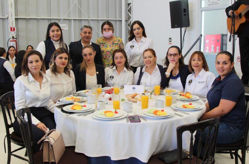  Madre y profesionista, un desafío de constancia y compromiso: Fiscal General