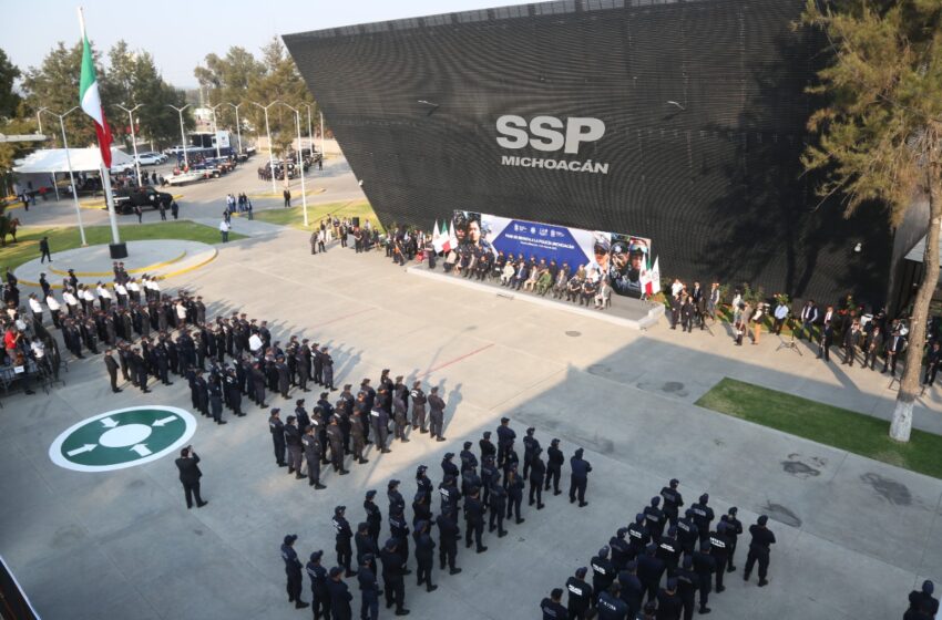  Encabeza gobernador del estado pase de revista de la Policía Michoacán