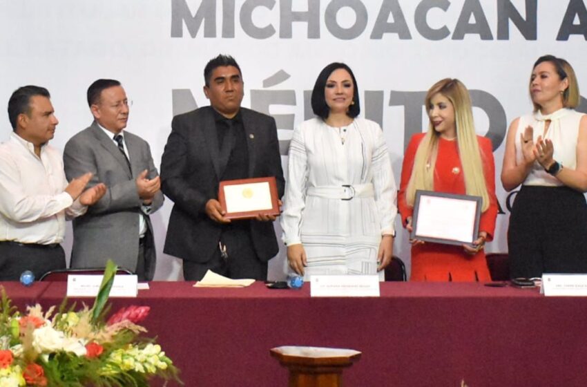 Distingue Congreso del Estado con Medalla Michoacán al Mérito Docente a Escuela Normal Rural Vasco de Quiroga