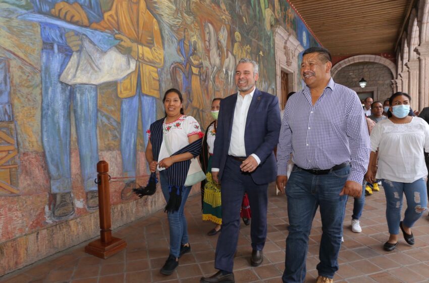  Recibe Bedolla a autoridades de autogobierno de la Isla de Janitzio