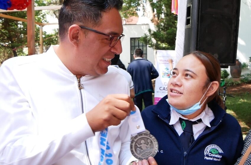  Alumna de Conalep gana plata en Copa de Tenis de Mesa Cristina Hoffman