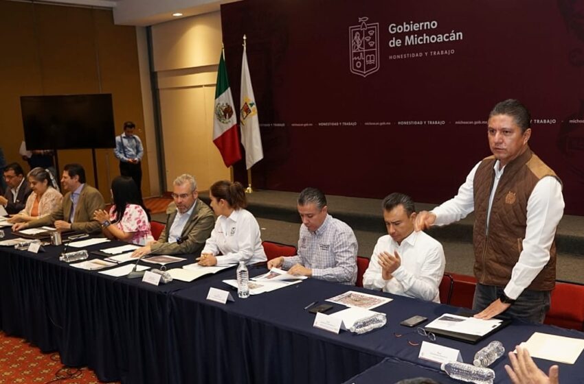 Raúl Cárdenas presenta estudios para el traslado de oficinas del IMSS
