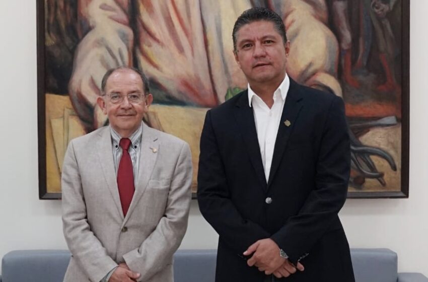  Raúl Cárdenas sostiene encuentro con el lingüista del Colegio de México Luis Fernando Lara