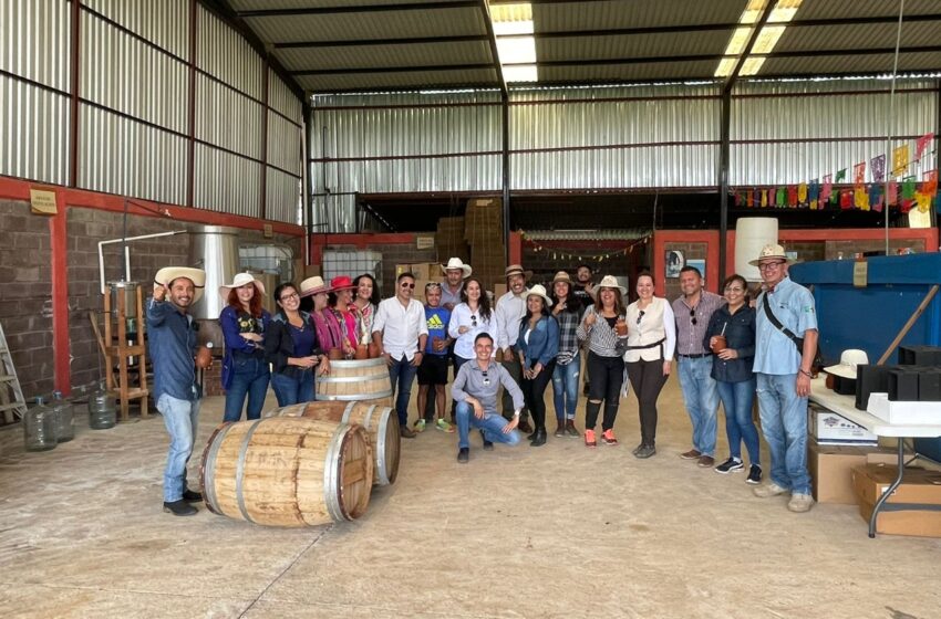  SADERMA busca sumar esfuerzos en beneficio del sector mezcalero de la zona rural