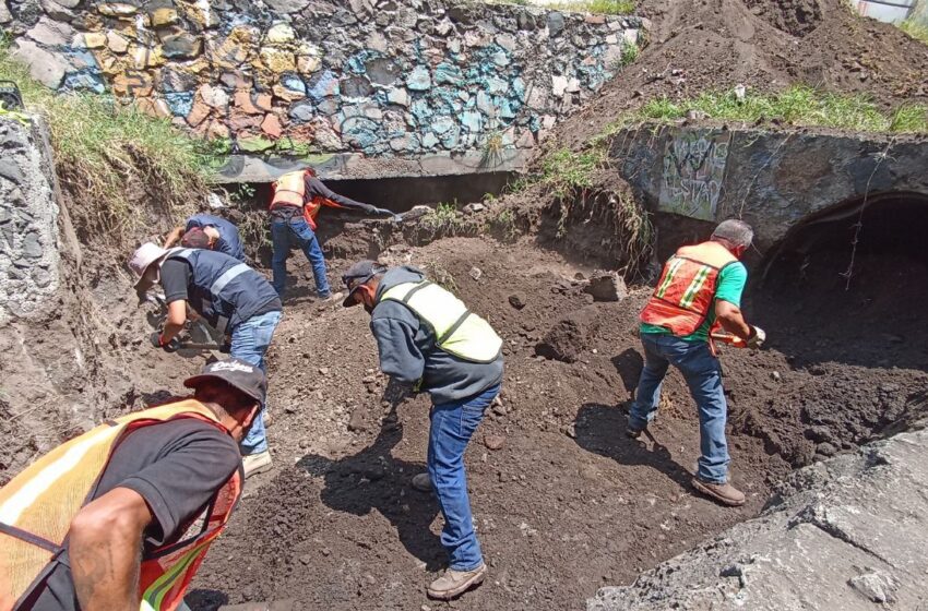 Ayuntamiento de Morelia realiza jornada de limpieza en canal del libramiento norte