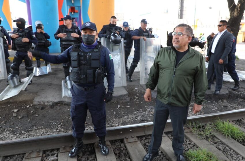  Titular de SSP despliega dispositivo en Tres Puentes para evitar toma de las vías del tren