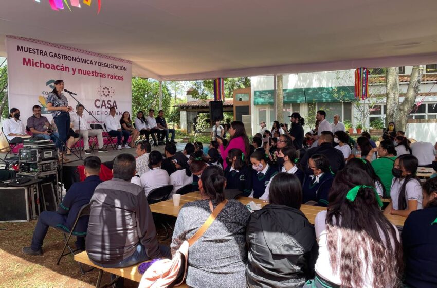Presentan alumnos de Conalep muestra gastronómica y turística en Casa Michoacán
