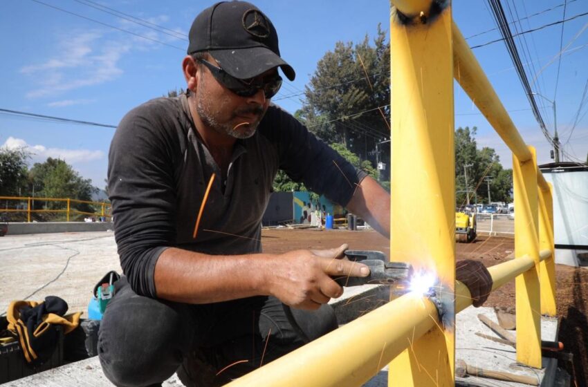  Últimos detalles en puente de dren Barajas, en Siervo de la Nación