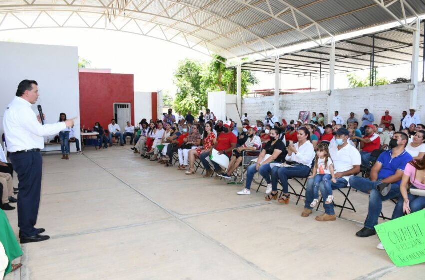  En Tepalcatepec, Memo Valencia llama a la unidad