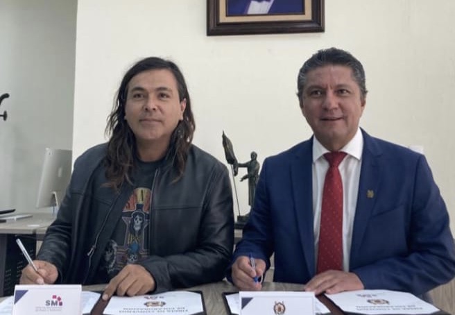  Raúl Cárdenas y Sergio Pimentel firman convenio entre la UMSNH y el SMRTV