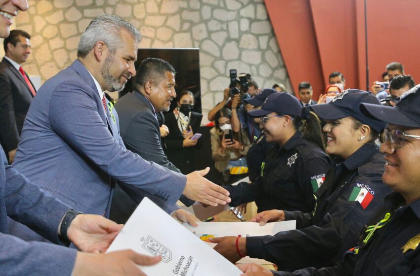  Presenta Bedolla a la Policía Turística especializada