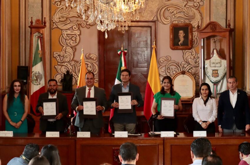  Firma Alfonso Martínez convenio con CEDH para la construcción de la paz
