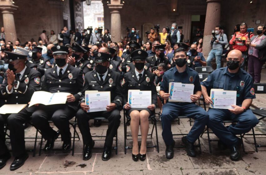  Refrenda Alfonso Martínez compromiso con bomberos de Morelia