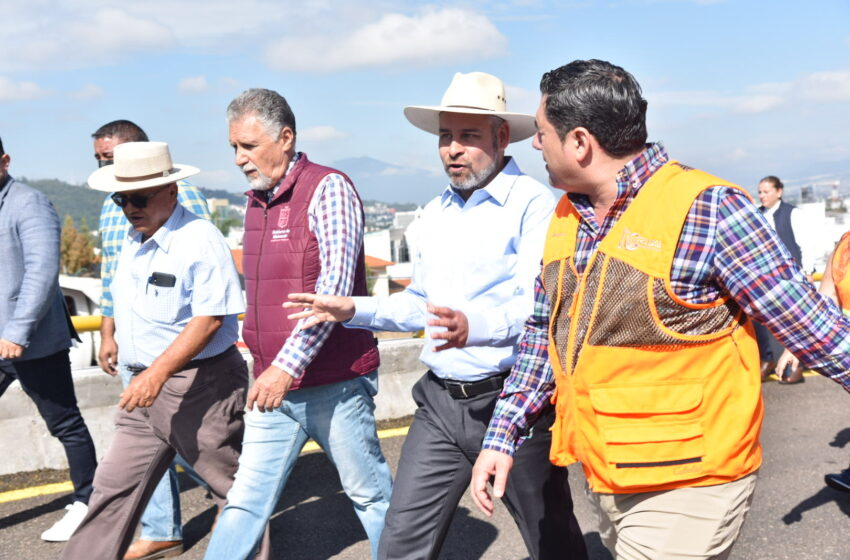 En funcionamiento, viaducto elevado desde salida a Mil Cumbres hacia Acueducto