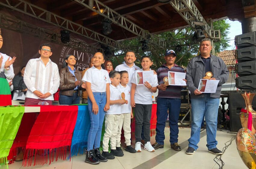  Reconocen talento y destreza de artesanos en el 77 Concurso del Cobre Martillado