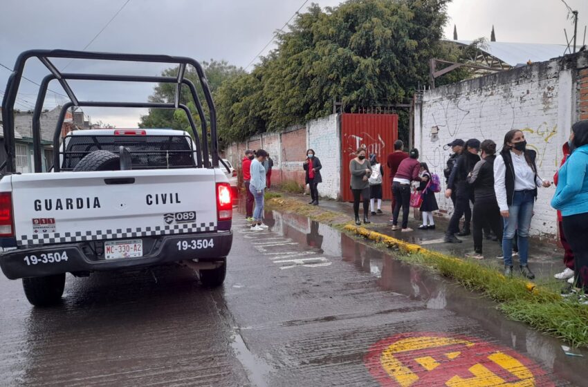  Guardia Civil resguarda y brinda asistencia vial en centros educativos