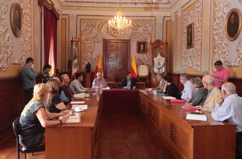 Estrecha Alfonso Martínez vínculos de integración con extranjeros que viven en Morelia