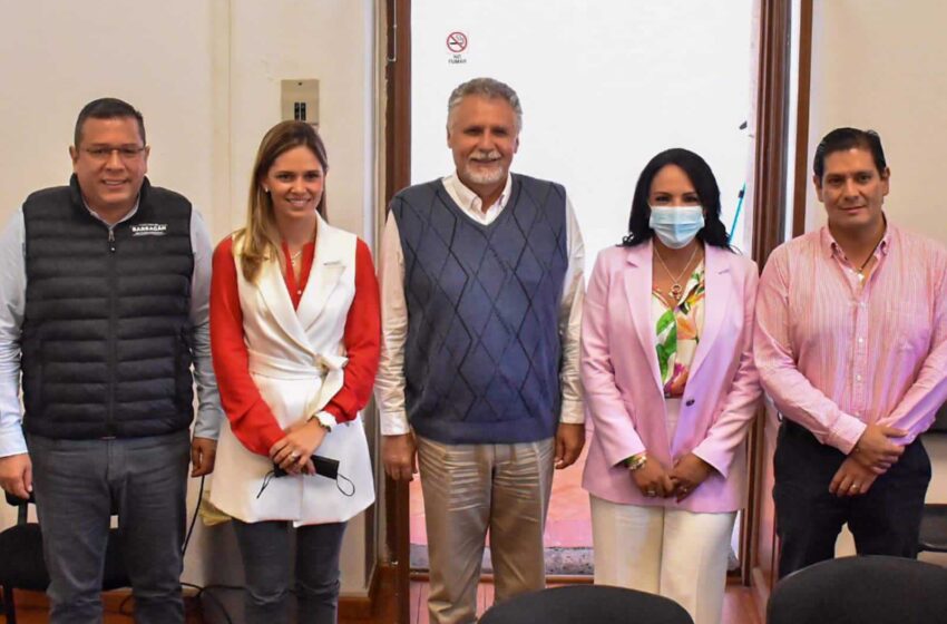  Se reúnen legisladores con titular de SCOP