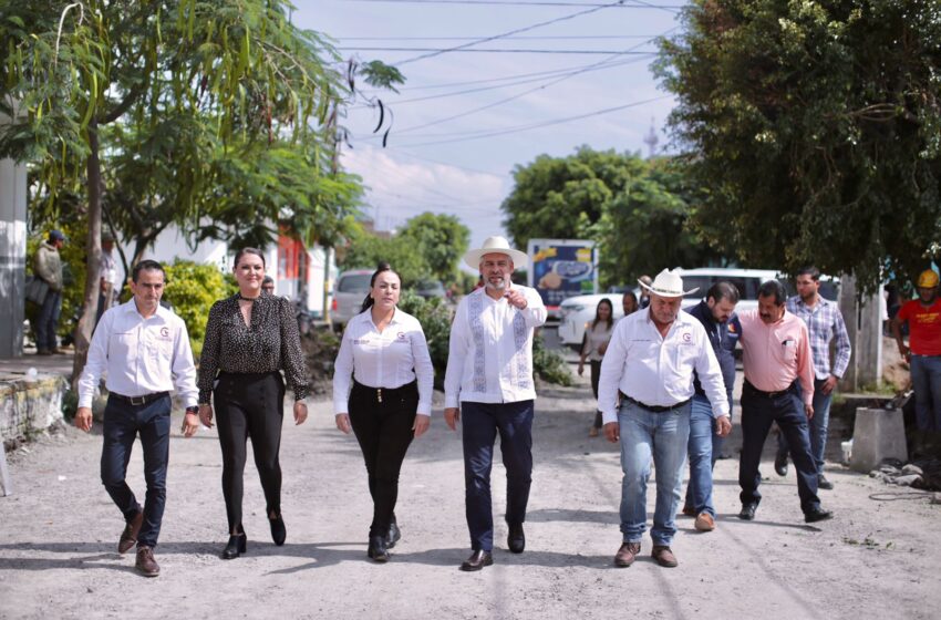 Supervisa Bedolla obras en Cojumatlan de Regules