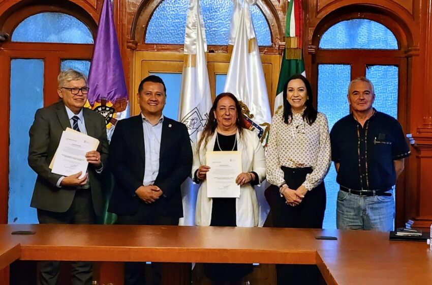  Se realiza relevo institucional de directivos en la Escuela Normal Rural de Tiripetío