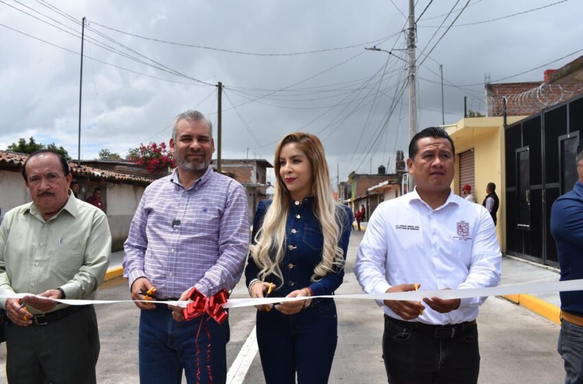  En Queréndaro Belinda Hurtado acompaña al gobernador en inauguración de obras