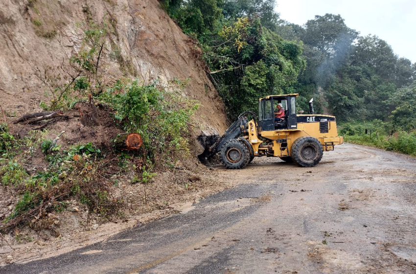  Retirados más de 12 mil m3 de material en carretera Coalcomán – Aquila