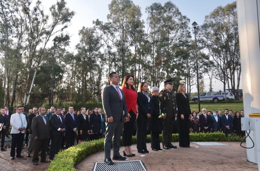 Con izamiento de Bandera Nacional, Gobierno Municipal inicia “Fiestas Patrias”