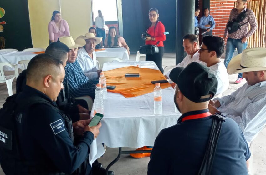  Representantes de Guardia Civil se reúnen con alcaldes de Tuzantla, Agangueo y Aporo