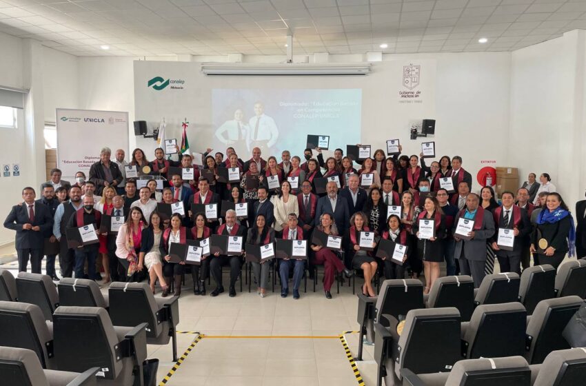  Se actualizan docentes y administrativos de Conalep Michoacán