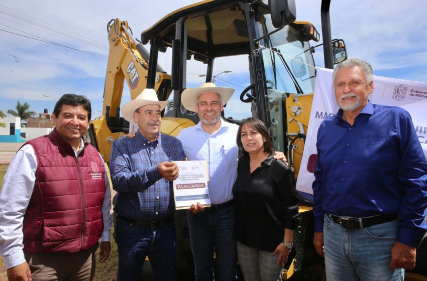 Entrega Bedolla maquinaria para obra pública en región Ciénega y Bajío