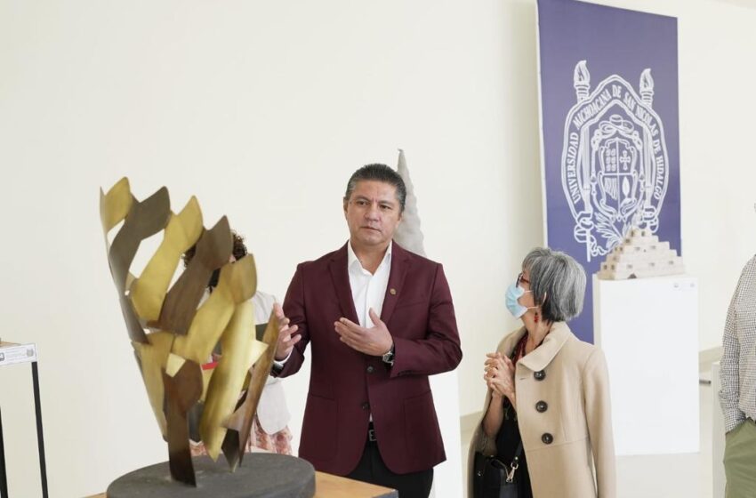  Rector Raúl Cárdenas inauguró exposición Abstracciones 3D