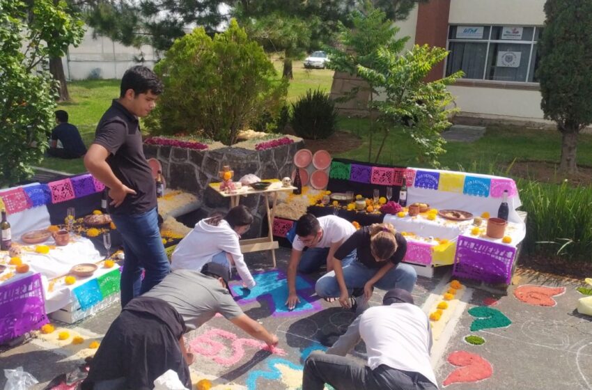 Más de mil estudiantes de la UTM participan en concurso de altares y tapetes