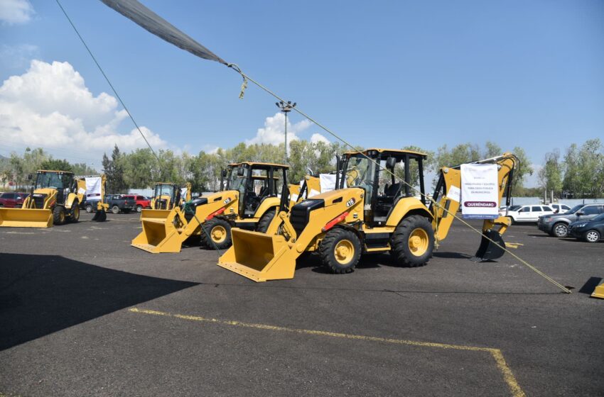 Entrega SCOP 20 máquinas a municipios de tres regiones