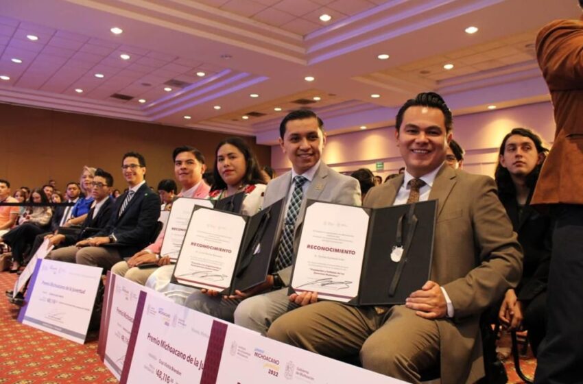 Entrega Ijumich Premio Michoacano de la Juventud 2022