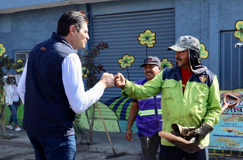  Supervisa Alfonso Martínez jornada integral de limpieza y rehabilitación en plaza al Norponiente