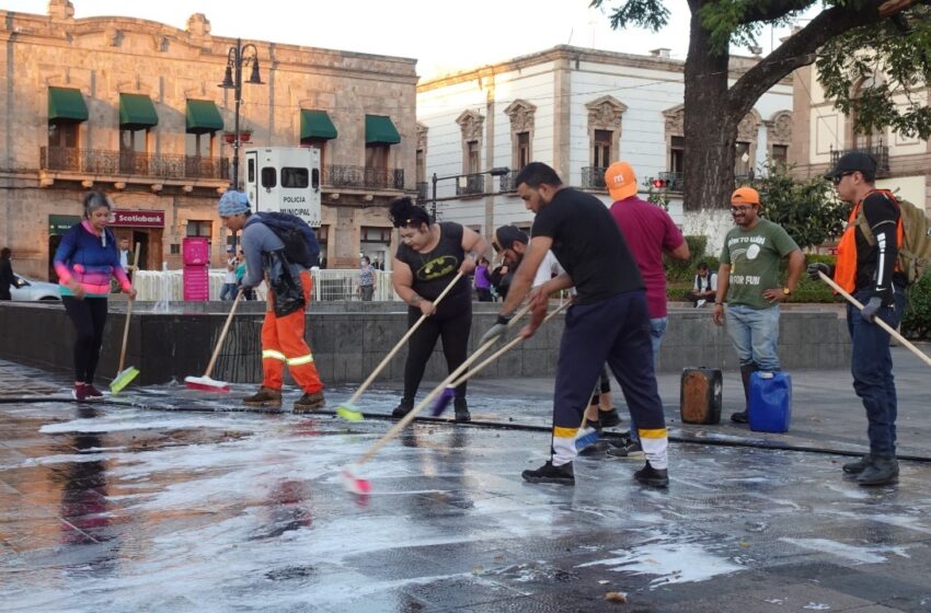 Gobierno Municipal le saca brillo a la plaza Melchor Ocampo