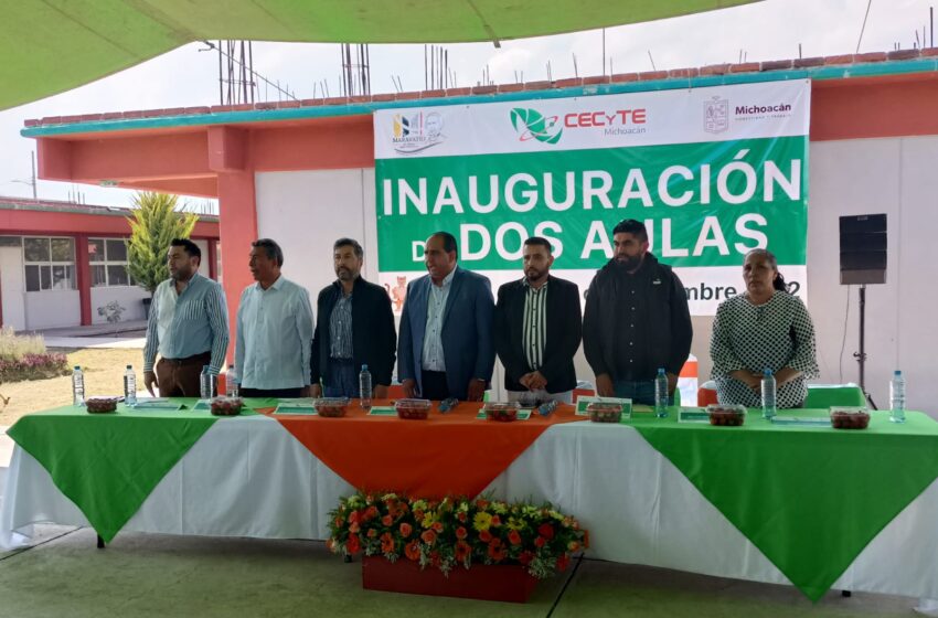  Estrenan aulas estudiantes del Cecytem plantel Maravatío
