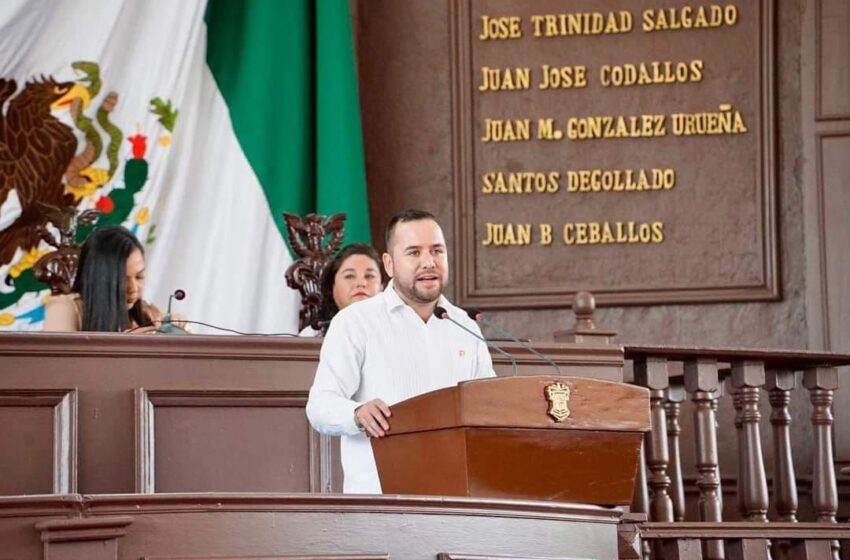  Propone Reyes Galindo retomar inscripción del nombre de la UMSNH con letras doradas en el Congreso local