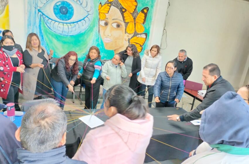  Se capacita personal del plantel Tangancícuaro del Cecytem en integración de equipo