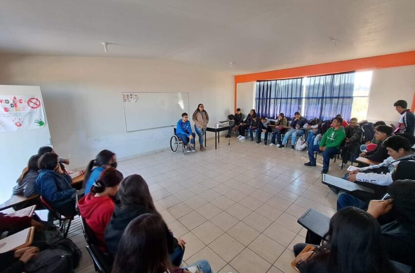  Concientizan a alumnos del Cecytem sobre adicciones