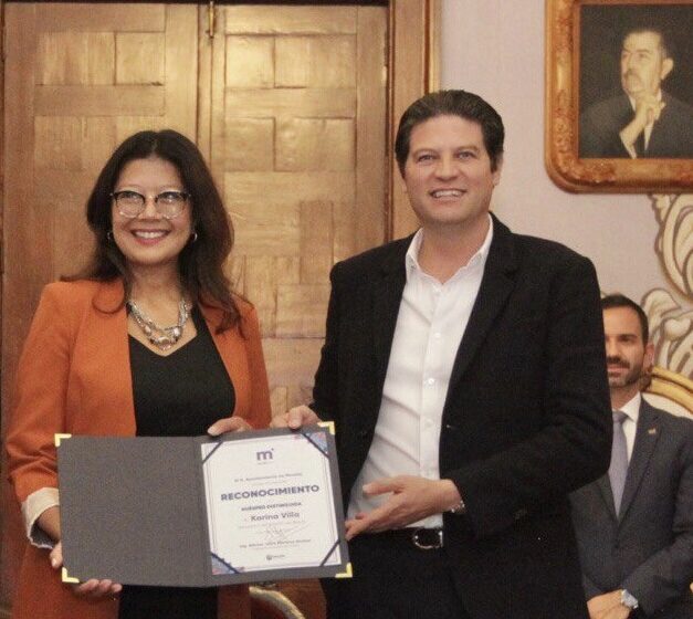  Entrega Alfonso Martínez reconocimiento de Huésped Distinguido a senadora de Estados Unidos