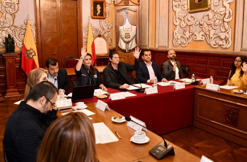  Alfonso Martínez toma protesta a integrantes del Consejo Municipal de Mejora Regulatoria