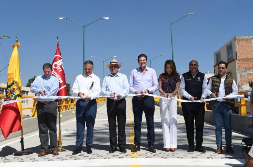  Inaugura Alfonso Martínez puente Siervo de la Nación