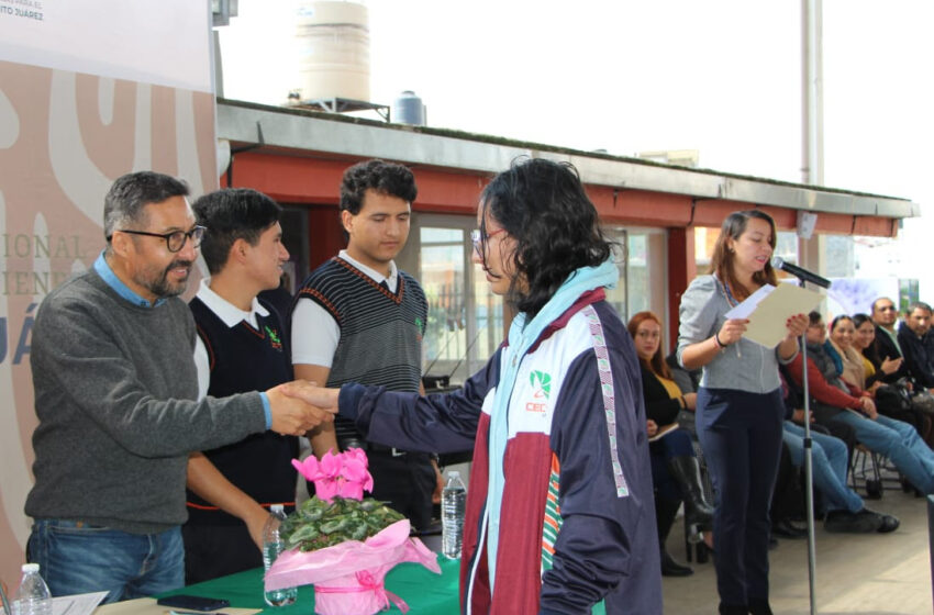  Más de mil 600 alumnos del Cecytem, beneficiados con la Beca Universal “Benito Juárez”